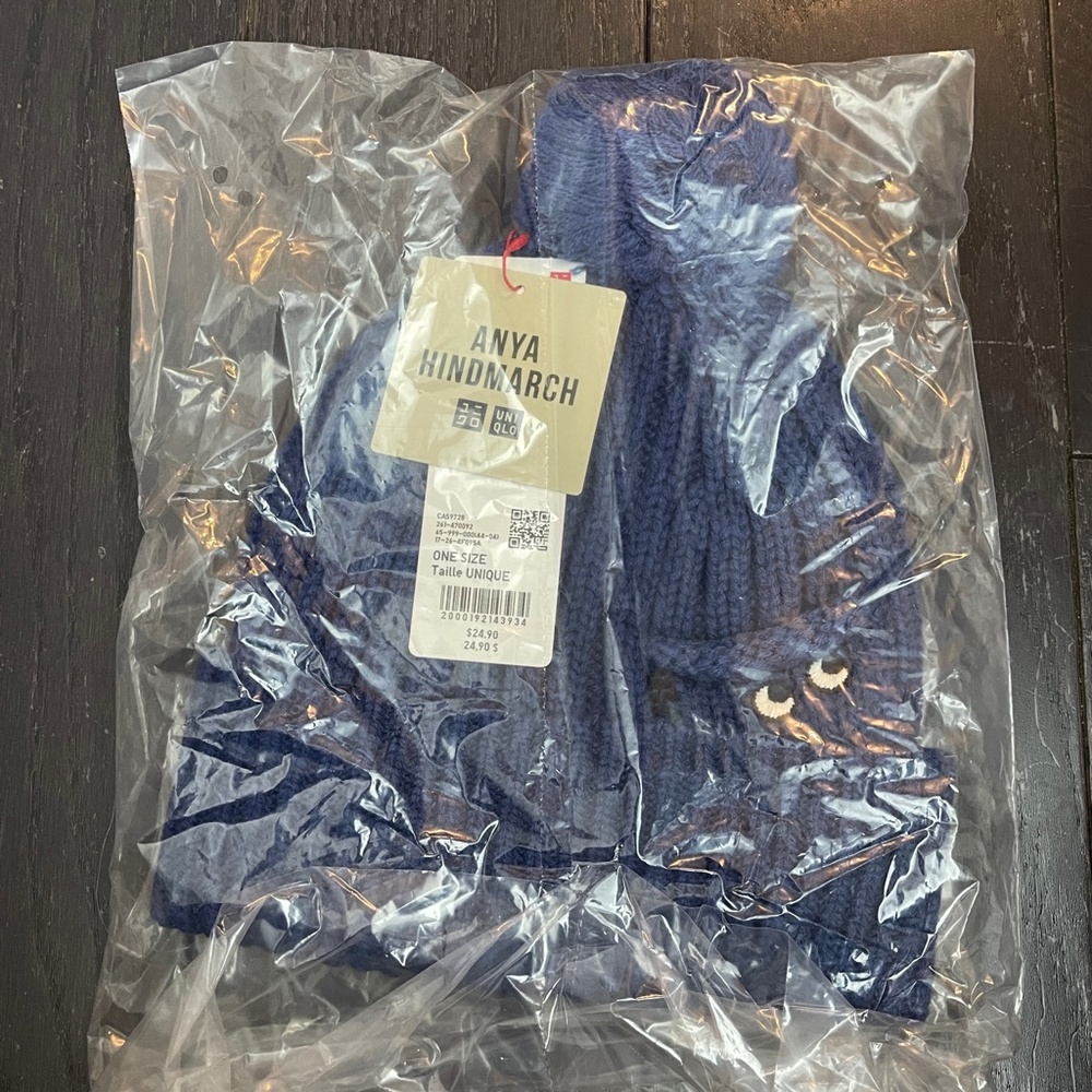 BNWT RARE UNIQLO x ANYA HINDMARCH HEATTECH Beanie hat Unisex blue - Picture 2 of 3